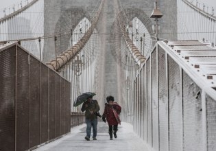 Στα λευκά ντύθηκε η Νέα Υόρκη – Ίσως η ισχυρότερη χιονοθύελλα της τελευταίας δεκαετίας