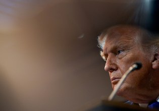 ΗΠΑ: Σταματούν από αύριο την είσπραξη των δασμών που ακύρωσε το Ανώτατο Δικαστήριο