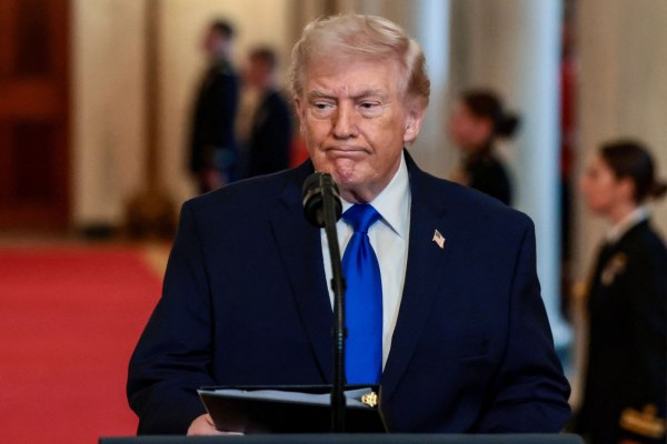 ΗΠΑ: Έξι στους δέκα Αμερικανούς πιστεύουν ότι ο Τραμπ γίνεται αλλοπρόσαλλος όσο γερνάει