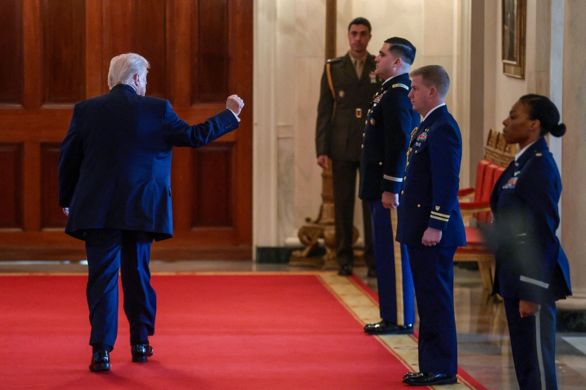 Οι κερδισμένοι και οι χαμένοι από τις αλλαγές στους δασμούς Τραμπ