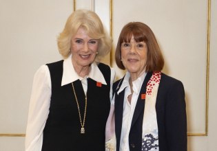 Η βασίλισσα Καμίλα δέχτηκε τη Ζιζέλ Πελικό – «Σοκαρίστηκα, διαβάζοντας το βιβλίο»