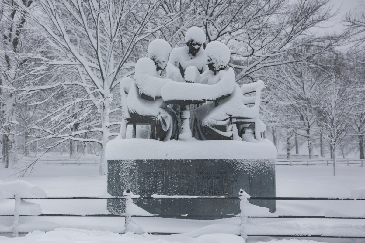 ΗΠΑ: Τα προβλήματα λόγω του χιονιά παραμένουν στα βορειοανατολικά – Διακοπές ρεύματος, κλειστά σχολεία