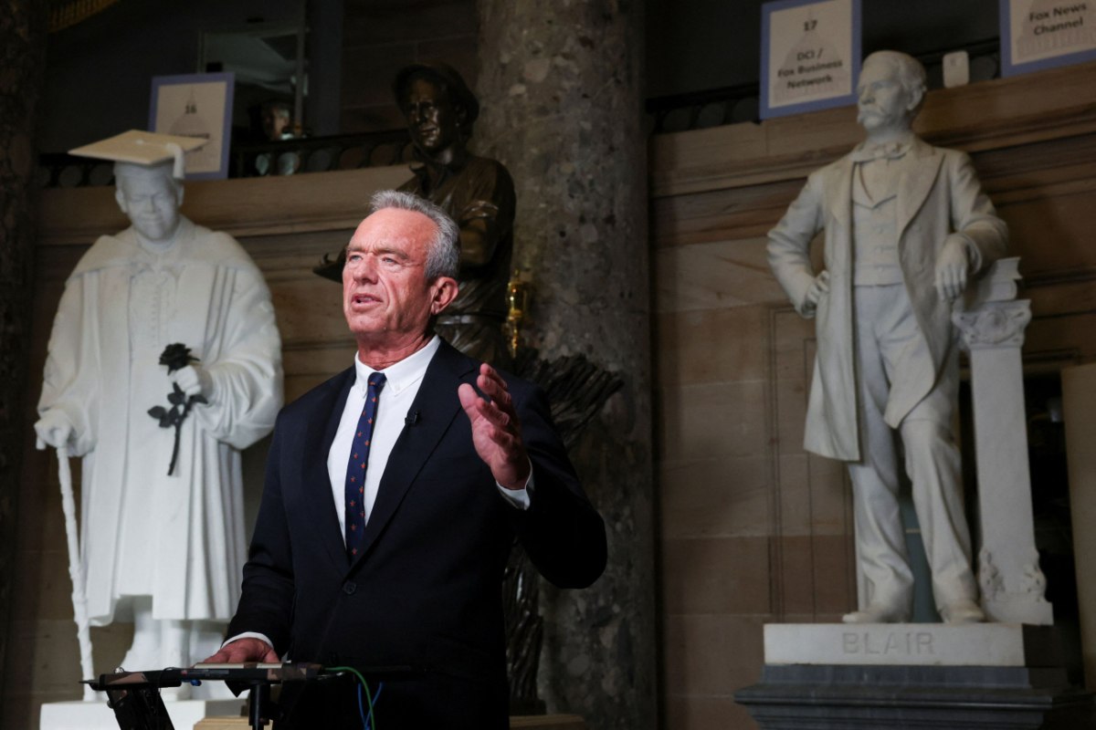 Το Lancet προειδοποιεί πως η «επίθεση Κένεντι στην επιστήμη μπορεί να χρειαστεί γενιές να αναστραφεί»