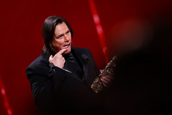 Ο Τζιμ Κάρεϊ διασκέδασε τα πλήθη στα βραβεία César – «Τι έχετε να πείτε για τα γαλλικά μου; Η γλώσσα μου κουράστηκε»