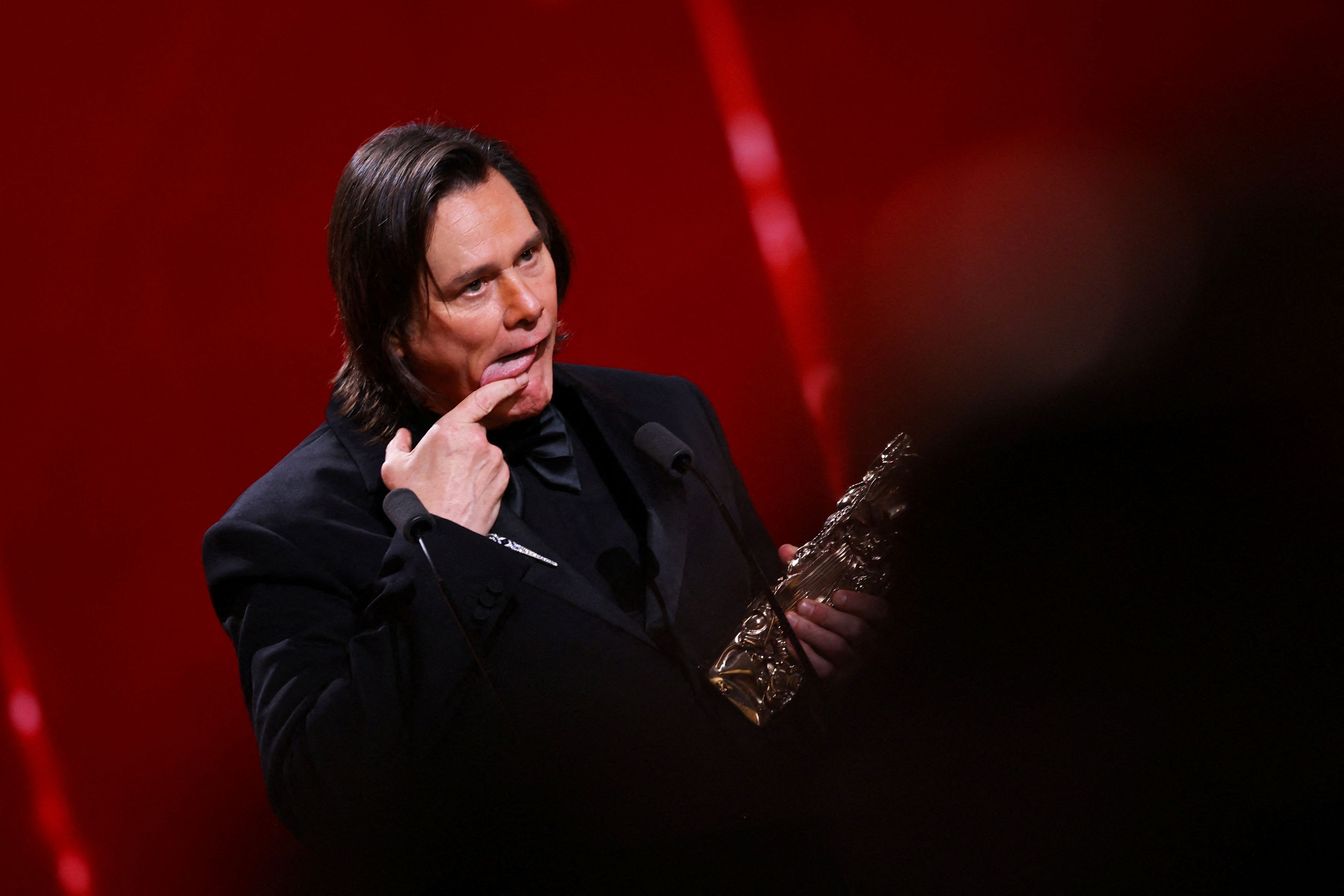 Ο Τζιμ Κάρεϊ διασκέδασε τα πλήθη στα βραβεία César – «Τι έχετε να πείτε για τα γαλλικά μου; Η γλώσσα μου κουράστηκε»