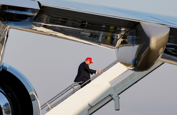 Ο Ντόναλντ Τραμπ είδε τη φωτογραφία της σορού του Αλί Χαμενεΐ, αναφέρουν ισραηλινά ΜΜΕ