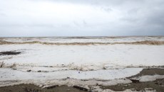 Στο έλεος της κακοκαιρίας η Λάρισα: «Ποτάμια» περνούν μέσα από σπίτια και επιχειρήσεις – Βγήκε στον δρόμο η θάλασσα