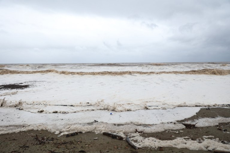 Στο έλεος της κακοκαιρίας η Λάρισα: «Ποτάμια» περνούν μέσα από σπίτια και επιχειρήσεις - Βγήκε στον δρόμο η θάλασσα