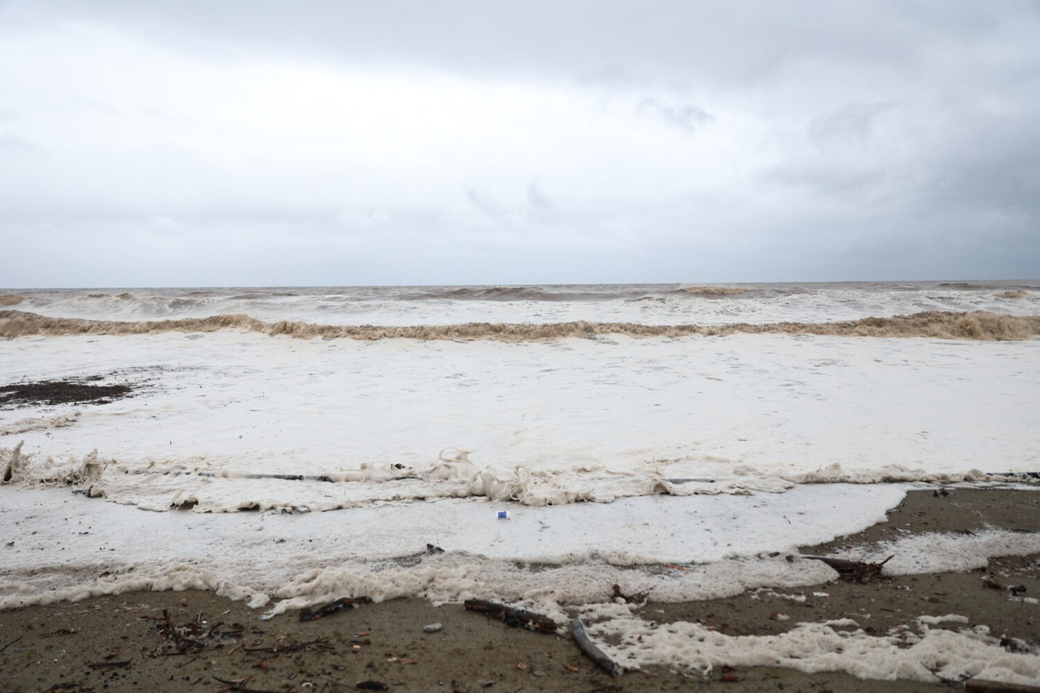 Στο έλεος της κακοκαιρίας η Λάρισα: «Ποτάμια» περνούν μέσα από σπίτια και επιχειρήσεις – Βγήκε στον δρόμο η θάλασσα