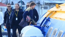 Μπραντ Πιτ: Τα γυρίσματα σε ιπτάμενο δελφίνι εποχής 80s στην Ύδρα