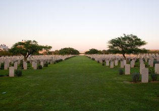 Γάζα: Το Ισραήλ κατεδαφίζει πολεμικό νεκροταφείο, τόπο ανάπαυσης πεσόντων του Α’ και Β’ Παγκοσμίου Πολέμου