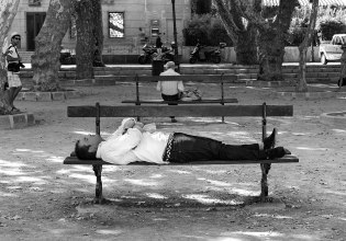 Η επιστήμη μίλησε: Αυτή είναι η πιο εξουθενωτική ηλικία στη ζωή του ανθρώπου