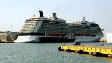 Αναστάτωση στον Πειραιά: Ακυβέρνητο κρουαζιερόπλοιο λόγω βλάβης – Το προσέδεσαν ρυμουλκά