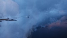 Πτήση προς Ρόδο επέστρεψε στην Αθήνα  λόγω αναταράξεων – Δείτε βίντεο επιβάτη