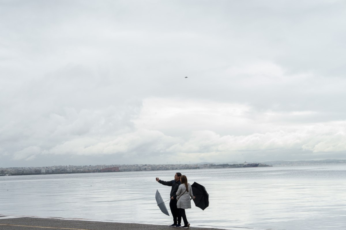 Καιρός: Πτώση θερμοκρασίας και τοπικές βροχές την Κυριακή  – Συννεφιασμένη αναμένεται η Καθαρά Δευτέρα