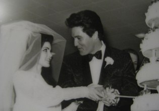 Η Πρισίλα Πρίσλεϊ αναπολεί τον έρωτα της με τον αγαπημένο της, Έλβις – «Είδαμε πολλές ταινίες μαζί»