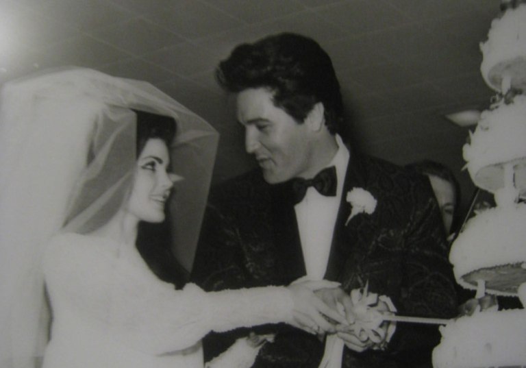 Η Πρισίλα Πρίσλεϊ αναπολεί τον έρωτα της με τον αγαπημένο της, Έλβις – «Είδαμε πολλές ταινίες μαζί»