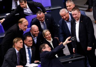 Γερμανία: Δικαστική απόφαση απαγορεύει προς το παρόν την ταξινόμηση της AfD ως επιβεβαιωμένα ακροδεξιάς