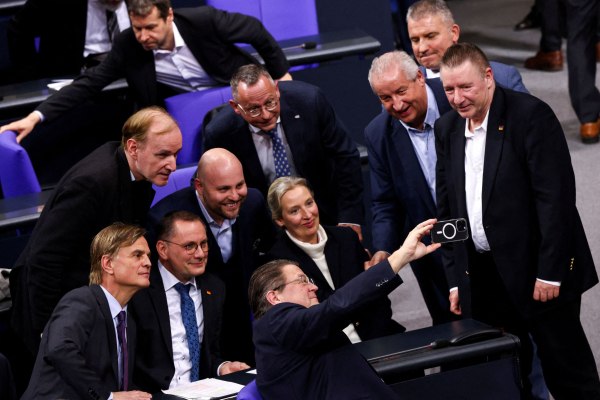 Γερμανία: Δικαστική απόφαση απαγορεύει προς το παρόν την ταξινόμηση της AfD ως επιβεβαιωμένα ακροδεξιάς