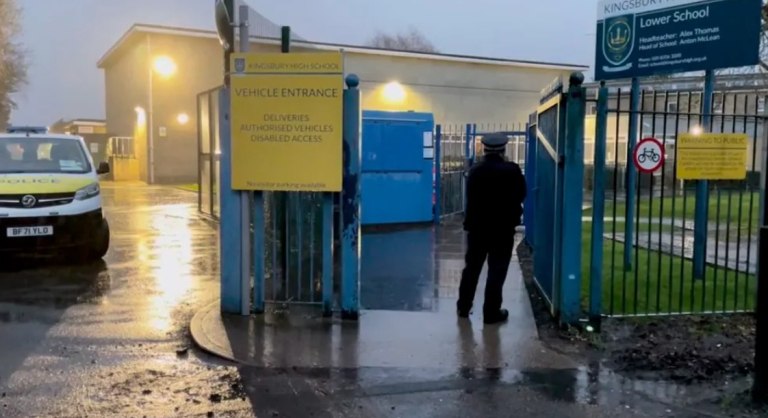 Λονδίνο: Δύο μαθητές τραυματίστηκαν μετά από επίθεση με μαχαίρι σε σχολείο – Αναζητείται ο έφηβος δράστης