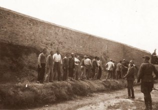 Αυθεντικές οι φωτογραφίες της Καισαριανής – Τις αγοράζει το υπουργείο Πολιτισμού