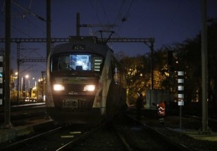 Καθυστερήσεις στα δρομολόγια της γραμμής Κιάτο – Πειραιάς λόγω φωτιάς στον Ασπρόπυργο