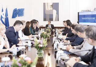 Σε παράλληλη πραγματικότητα ο Μητσοτάκης: Βλέπει θετικό αποτύπωμα σε εισόδημα, αγορά εργασίας, ακρίβεια 