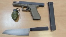 Μοσχάτο: 33χρονος εντοπίστηκε να οδηγεί με όπλο, σφαίρες, χειροβομβίδα ρέπλικα και 7.500 ευρώ