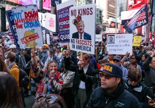 Το Human Rights Watch κρούει τον κώδωνα κινδύνου: Ο Τραμπ έχει επιτεθεί σε όλους τους πυλώνες της δημοκρατίας