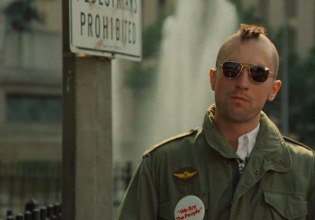 «Αν δεν έγραφα για αυτόν, φοβάμαι ότι θα γινόμουν σαν αυτόν» – Ο σεναριογράφος του Taxi Driver πενήντα χρόνια μετά