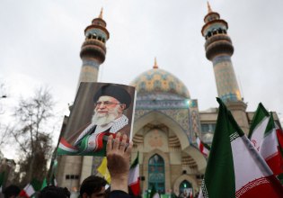 Ιράν: Ο Χαμενεΐ είναι ζωντανός «εξ όσων γνωρίζω», λέει ο ΥΠΕΞ Αραγτσί – Η Τεχεράνη επιθυμεί την «αποκλιμάκωση»