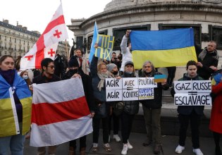 Παρίσι: Διαδήλωση υποστήριξης στην Ουκρανία, ενόψει της συμπλήρωσης τεσσάρων ετών από την έναρξη του πολέμου