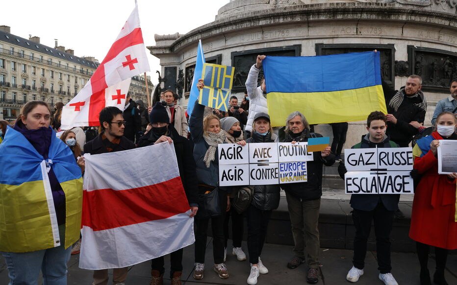 Παρίσι: Διαδήλωση υποστήριξης στην Ουκρανία, ενόψει της συμπλήρωσης τεσσάρων ετών από την έναρξη του πολέμου