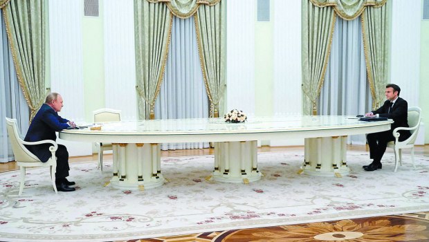 Μακρόν: Έστειλε τον διπλωματικό του σύμβουλο στη Μόσχα για να προετοιμάσει τον διάλογο με τον Πούτιν