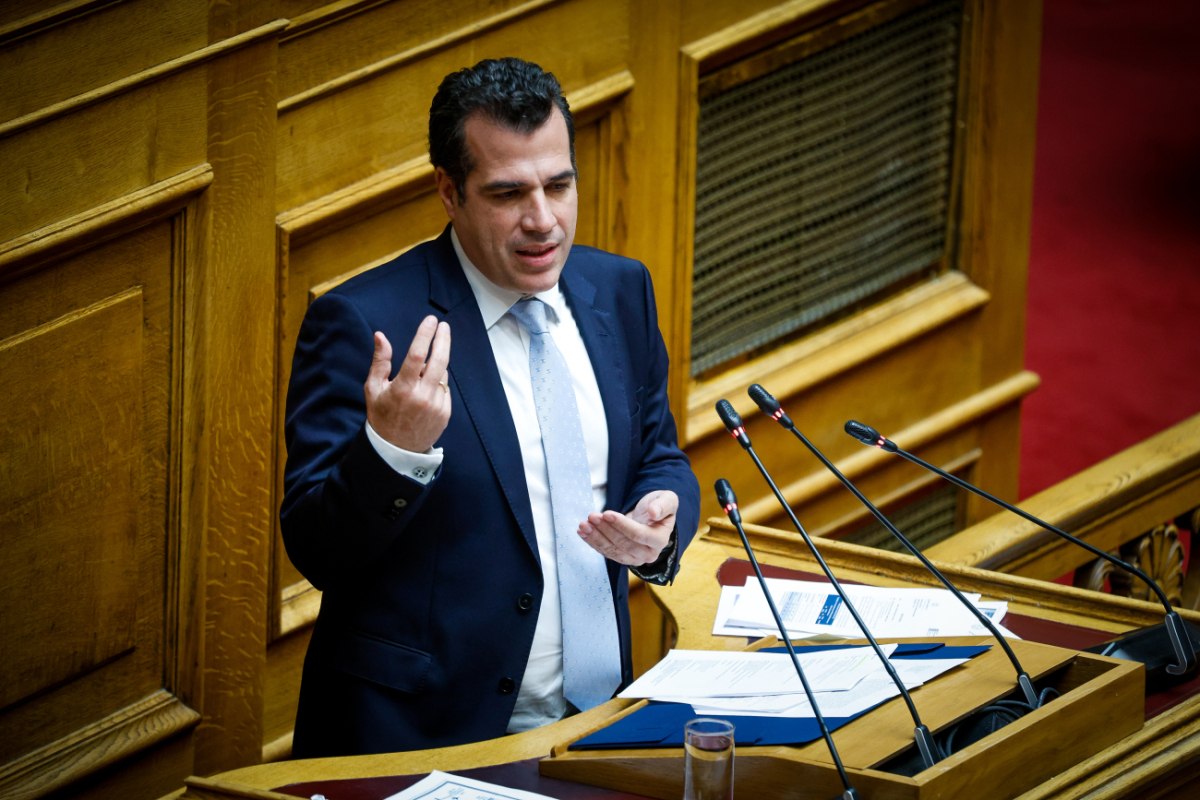 Επιμένει ο Πλεύρης στο δόγμα «φυλακή ή επιστροφή» για όσους εισέρχονται παράνομα στη χώρα