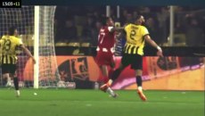 «Ξεκάθαρο πέναλτι στον Αντρέ Λουίζ από τον Μουκουντί» – Όλοι οι τηλεκριτικοί διαιτησίας συμφωνούν (vid)