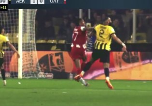 «Ξεκάθαρο πέναλτι στον Αντρέ Λουίζ από τον Μουκουντί» – Όλοι οι τηλεκριτικοί διαιτησίας συμφωνούν (vid)