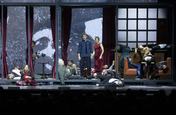 Η «Λόλα» ξαναζωντανεύει στο Παλλάς – Κινείται ανάμεσα σε «δυο κόσμους» και ανοίγει διάλογο για τον έρωτα, την επιβίωση και τις παγίδες της πατριαρχίας