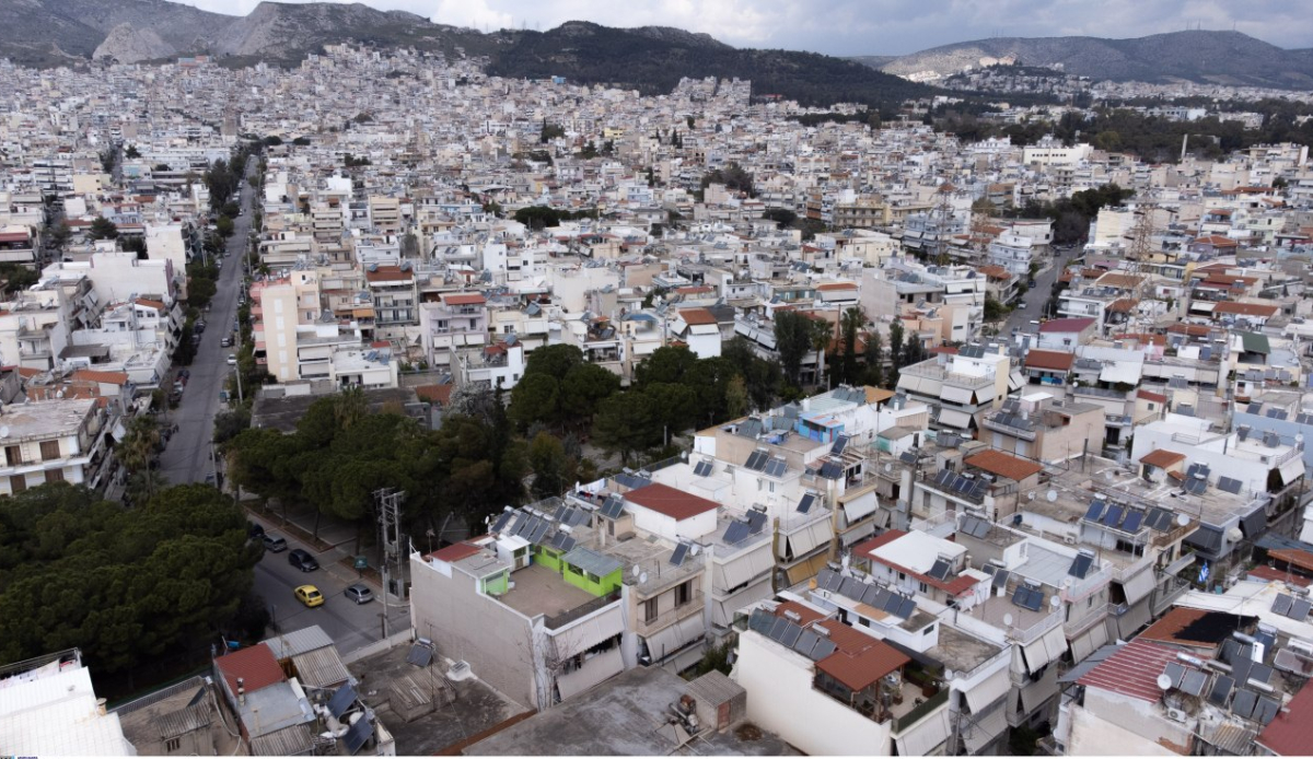 Ακίνητα: Αυξάνονται οι τιμές, μικραίνουν τα σπίτια – Τι αγοράζει κάποιος με 250.000 ευρώ (γραφήματα)