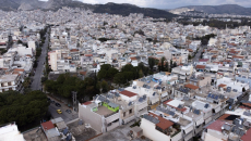Ακίνητα: Αυξάνονται οι τιμές, μικραίνουν τα σπίτια – Τι αγοράζει κάποιος με 250.000 ευρώ (γραφήματα)