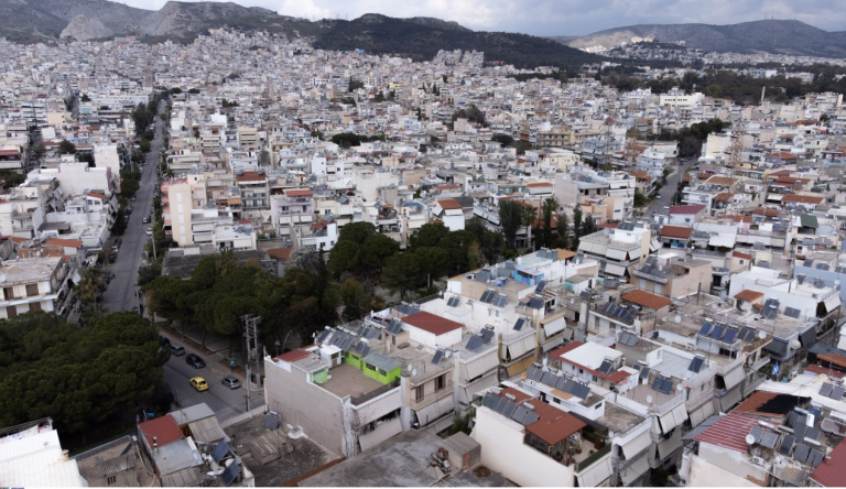 Ακίνητα: Αυξάνονται οι τιμές, μικραίνουν τα σπίτια – Τι αγοράζει κάποιος με 250.000 ευρώ (γραφήματα)