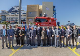 Ο Δήμαρχος Πειραιά στην παραλαβή των νέων ταχύπλοων σκαφών του Πυροσβεστικού Σώματος