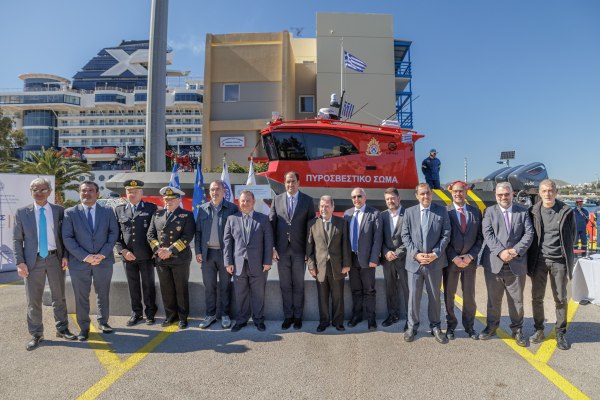 Ο Δήμαρχος Πειραιά στην παραλαβή των νέων ταχύπλοων σκαφών του Πυροσβεστικού Σώματος