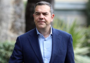 Σκληρή απάντηση Τσίπρα στον Γιάννη Στουρνάρα – «Μια τρίτη θητεία αξίζει κάθε κόπο…»