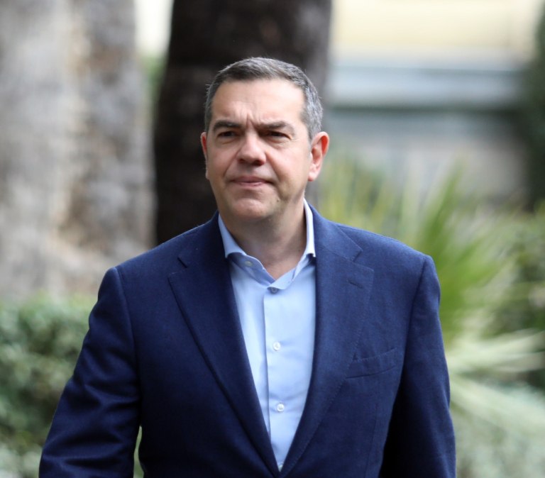 Σκληρή απάντηση Τσίπρα στον Γιάννη Στουρνάρα – «Μια τρίτη θητεία αξίζει κάθε κόπο…»