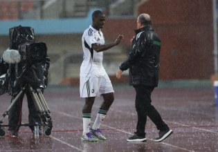 Ο Μπενίτεθ βρίσκει σταθερότητα και τον Τεττέη