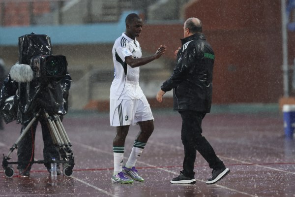 Ο Μπενίτεθ βρίσκει σταθερότητα και τον Τεττέη