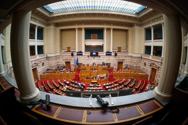 Στη Βουλή το ν/σ για την επιστολική ψήφο και τη δημιουργία εκλογικής περιφέρειας Απόδημου Ελληνισμού