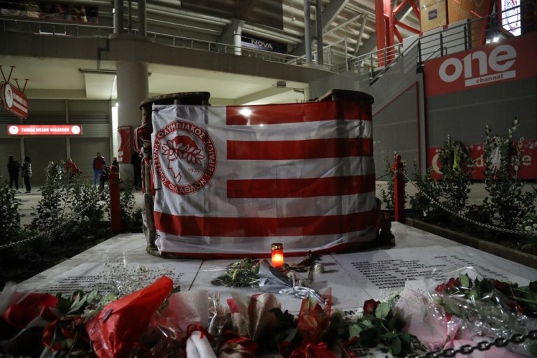 Όταν ο χρόνος σταματά: Τα συγκλονιστικά βίντεο από την τραγωδία της Θύρας 7