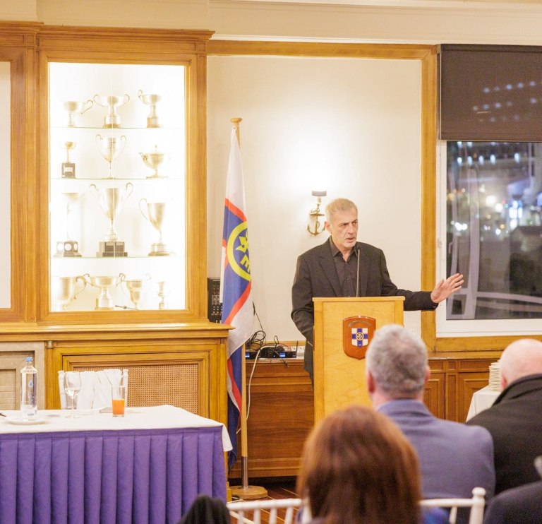 Ο Δήμαρχος Πειραιά Γιάννης Μώραλης στην κοπή πίτας της Επιτροπής Ναυτιλίας του Δήμου Πειραιά